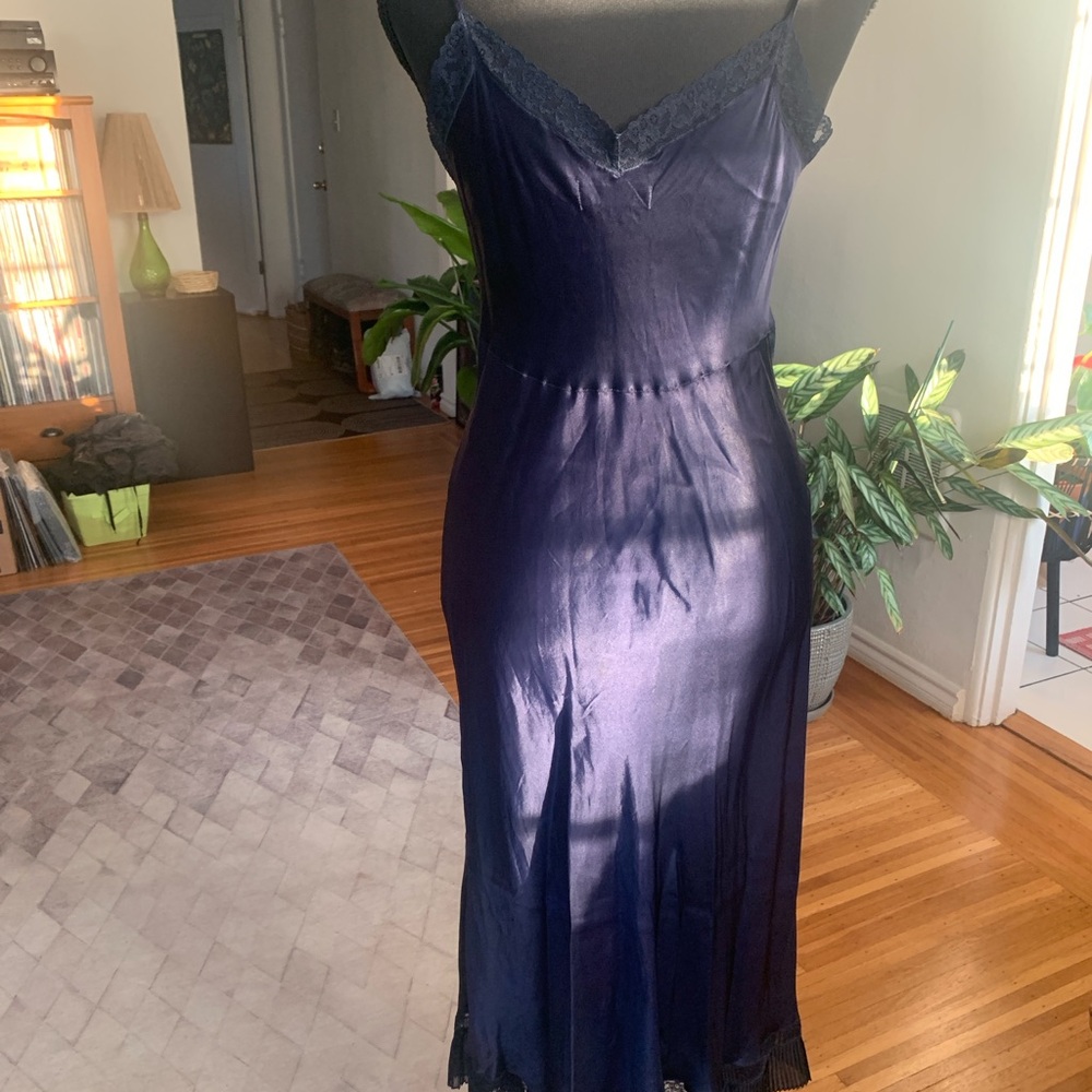 Barbizon Vintage Navy Blue Lace Trim Accordion Pleated Nightgown Slip - Picture 7 of 11